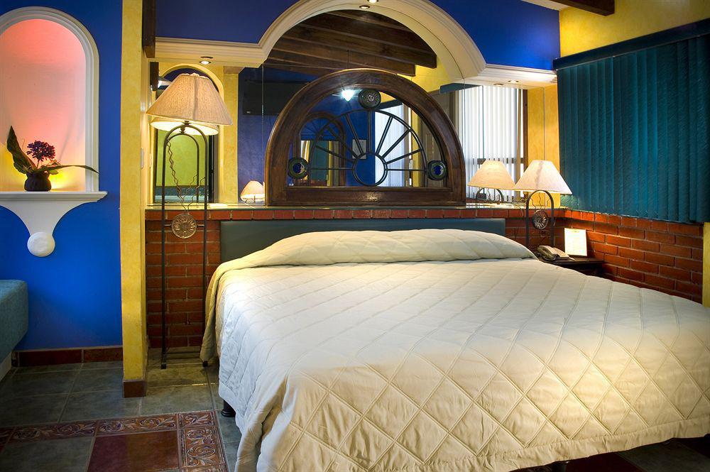 Estanza Hotel & Suites Morelia Esterno foto